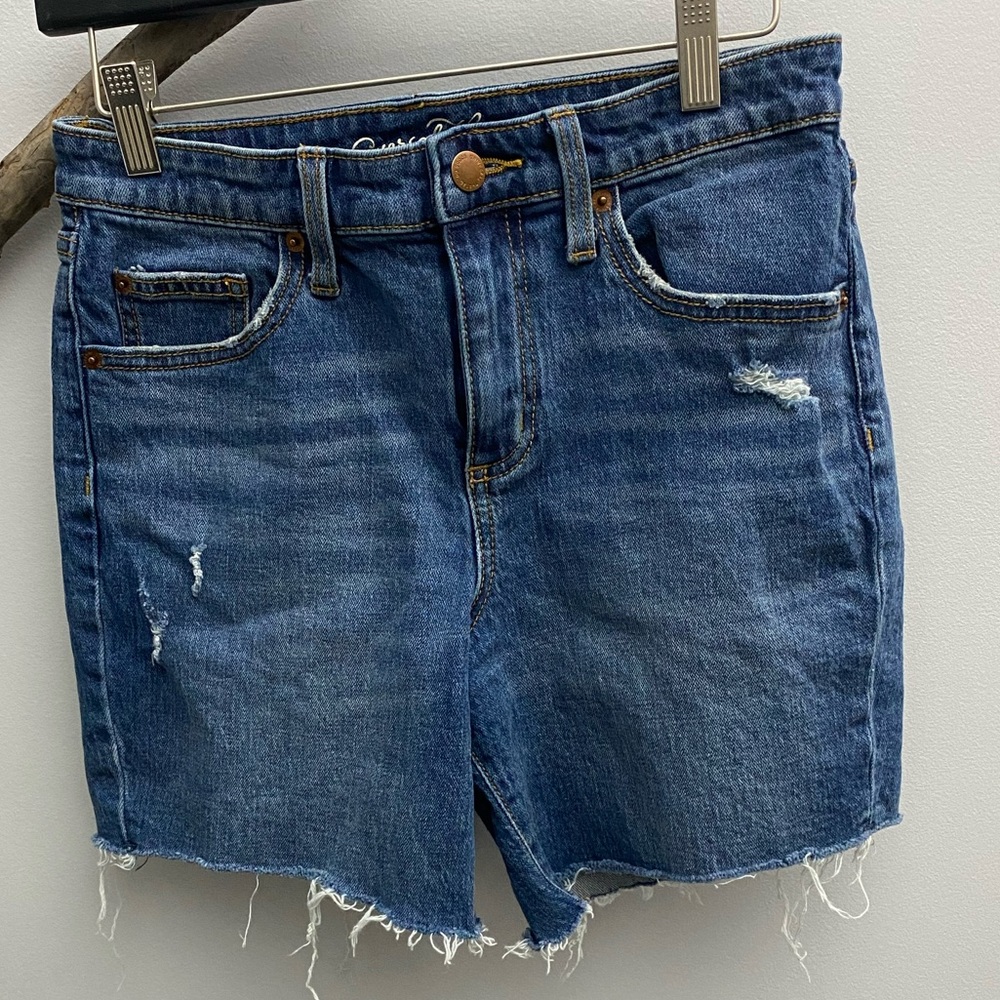 Universal Thread boyfriend denim shorts// size 25/0